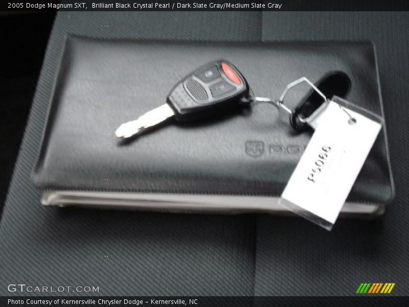 Brilliant Black Crystal Pearl / Dark Slate Gray/Medium Slate Gray 2005 Dodge Magnum SXT