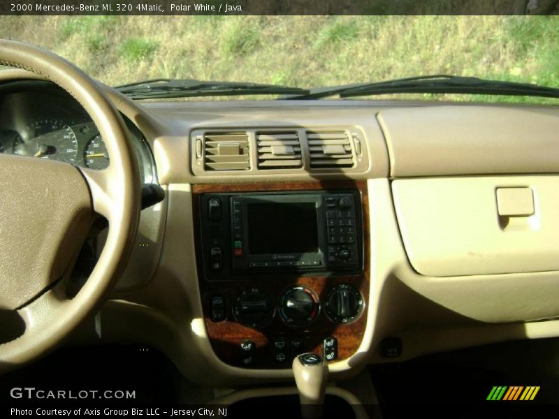 Polar White / Java 2000 Mercedes-Benz ML 320 4Matic