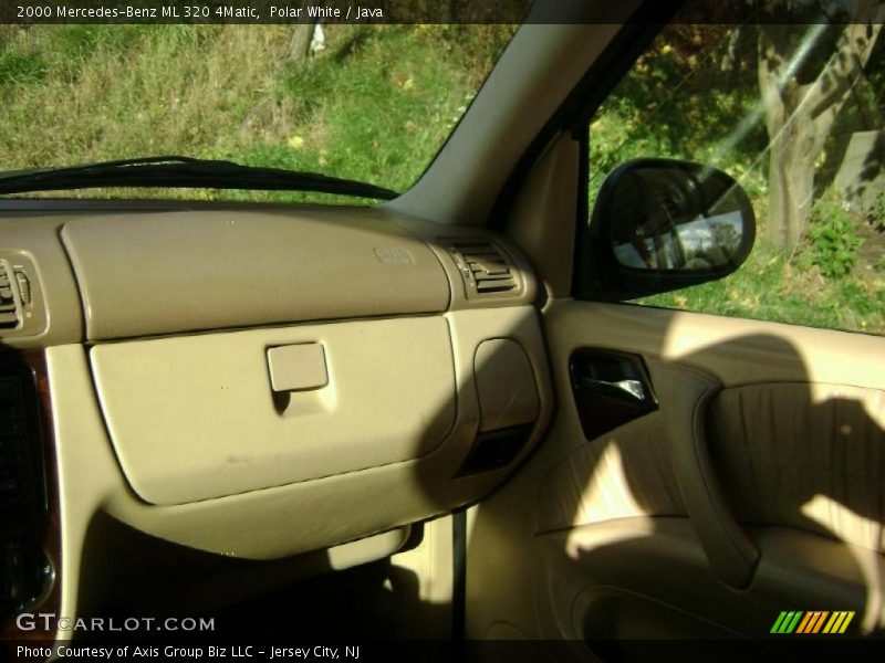 Polar White / Java 2000 Mercedes-Benz ML 320 4Matic