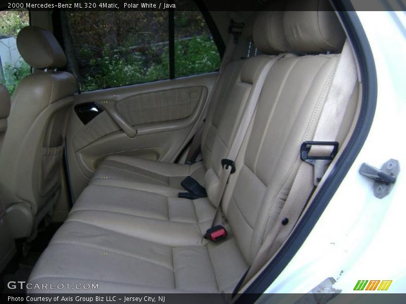 Polar White / Java 2000 Mercedes-Benz ML 320 4Matic