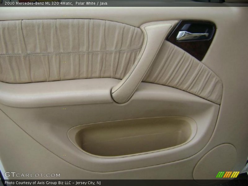 Polar White / Java 2000 Mercedes-Benz ML 320 4Matic