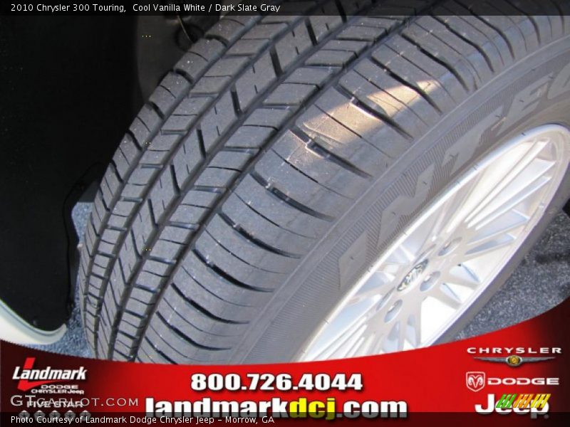 Cool Vanilla White / Dark Slate Gray 2010 Chrysler 300 Touring