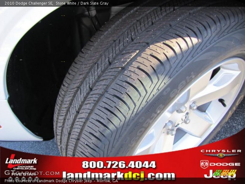 Stone White / Dark Slate Gray 2010 Dodge Challenger SE
