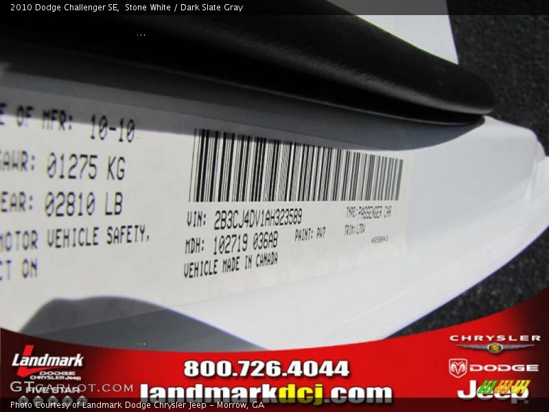 Stone White / Dark Slate Gray 2010 Dodge Challenger SE