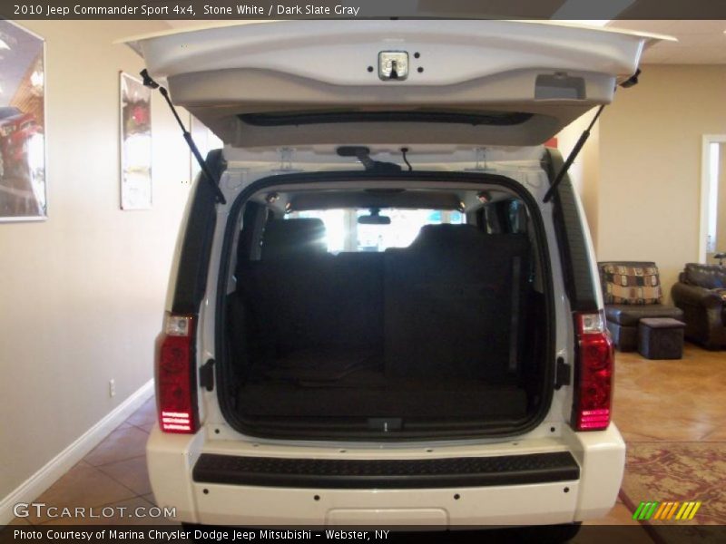 Stone White / Dark Slate Gray 2010 Jeep Commander Sport 4x4
