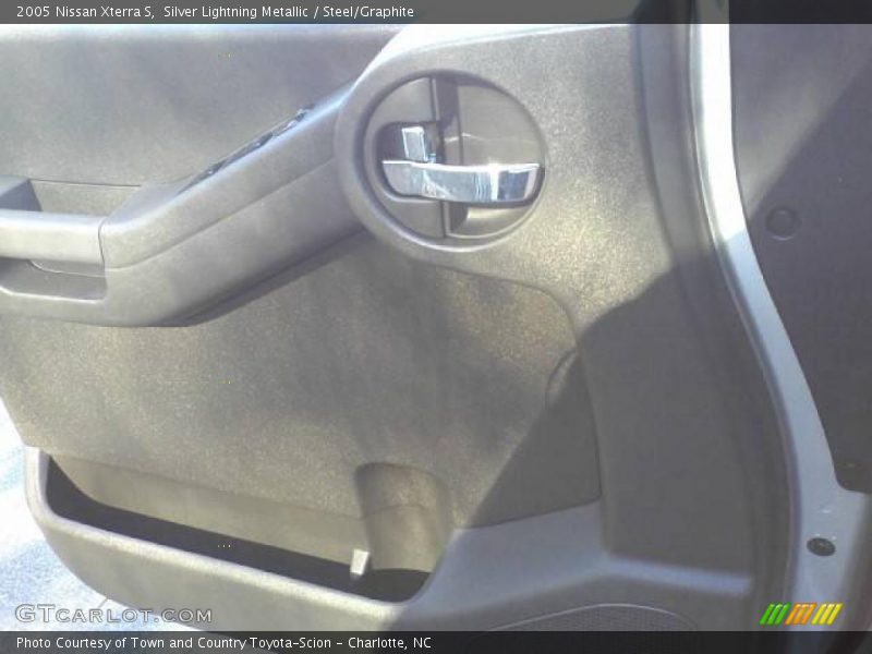 Silver Lightning Metallic / Steel/Graphite 2005 Nissan Xterra S