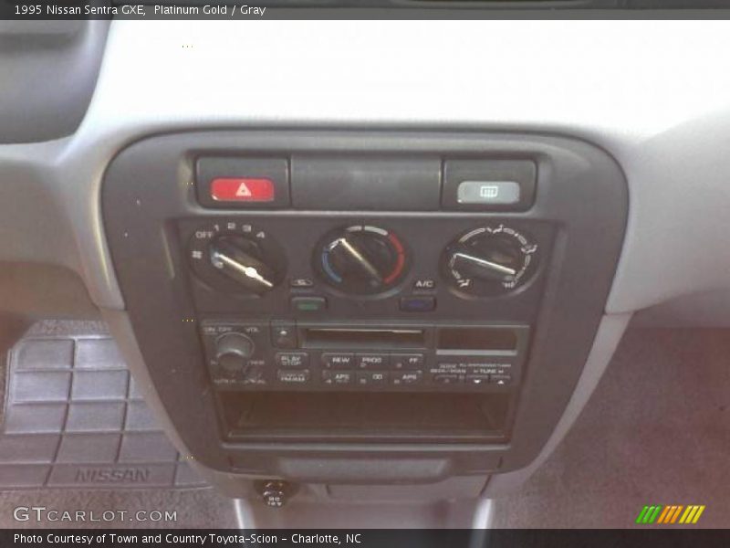 Platinum Gold / Gray 1995 Nissan Sentra GXE
