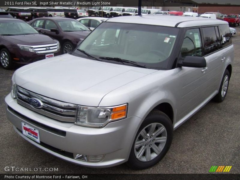 Front 3/4 View of 2011 Flex SE