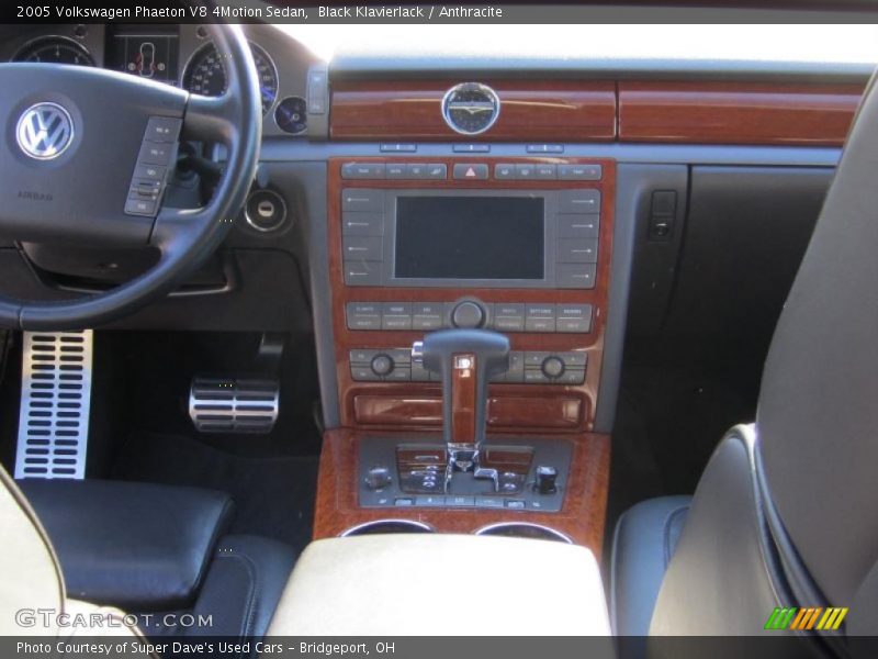 Controls of 2005 Phaeton V8 4Motion Sedan