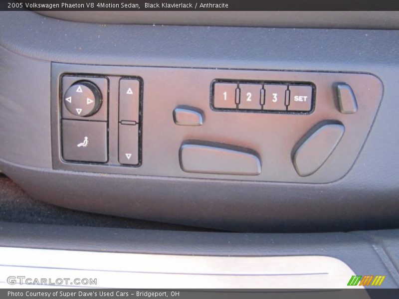 Controls of 2005 Phaeton V8 4Motion Sedan