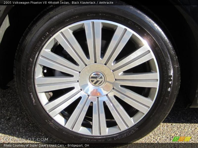 2005 Phaeton V8 4Motion Sedan Wheel