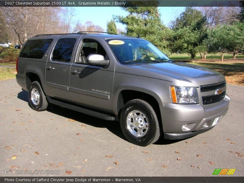 Front 3/4 View of 2007 Suburban 2500 LT 4x4
