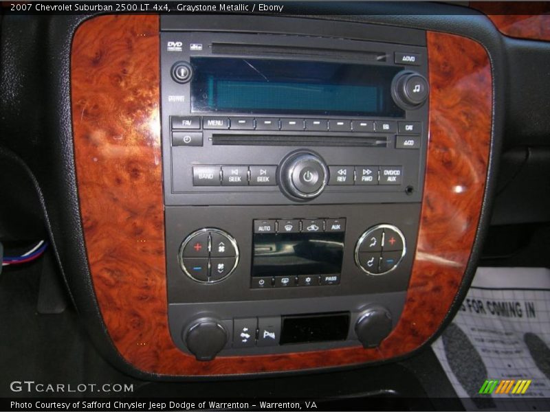 Controls of 2007 Suburban 2500 LT 4x4