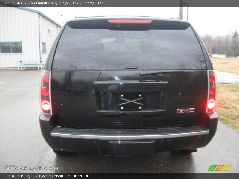 Onyx Black / Ebony Black 2007 GMC Yukon Denali AWD