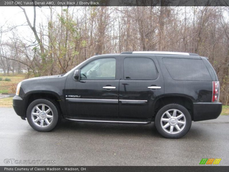 Onyx Black / Ebony Black 2007 GMC Yukon Denali AWD