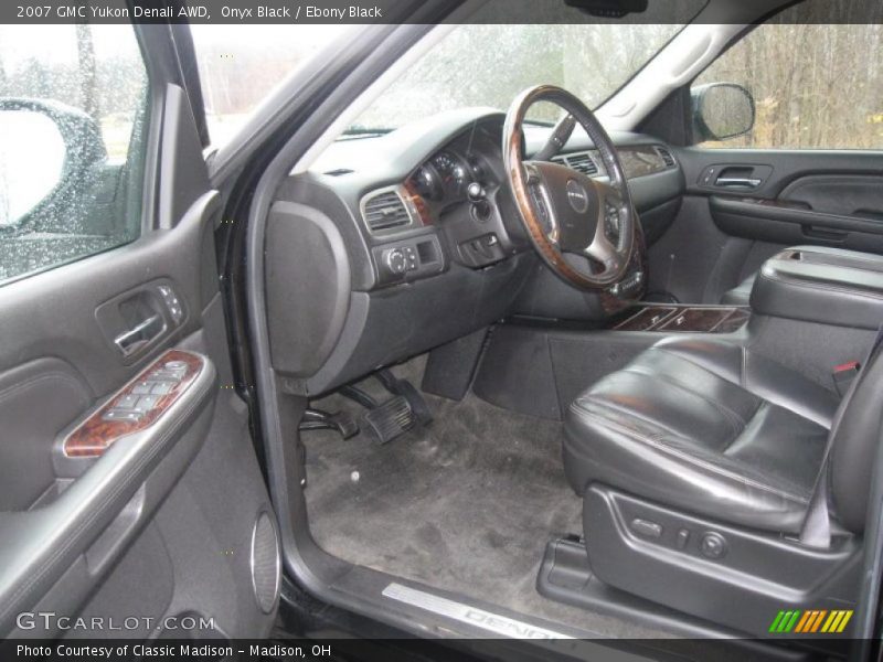 Onyx Black / Ebony Black 2007 GMC Yukon Denali AWD