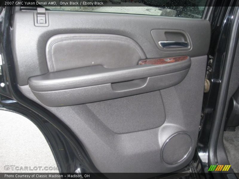 Onyx Black / Ebony Black 2007 GMC Yukon Denali AWD