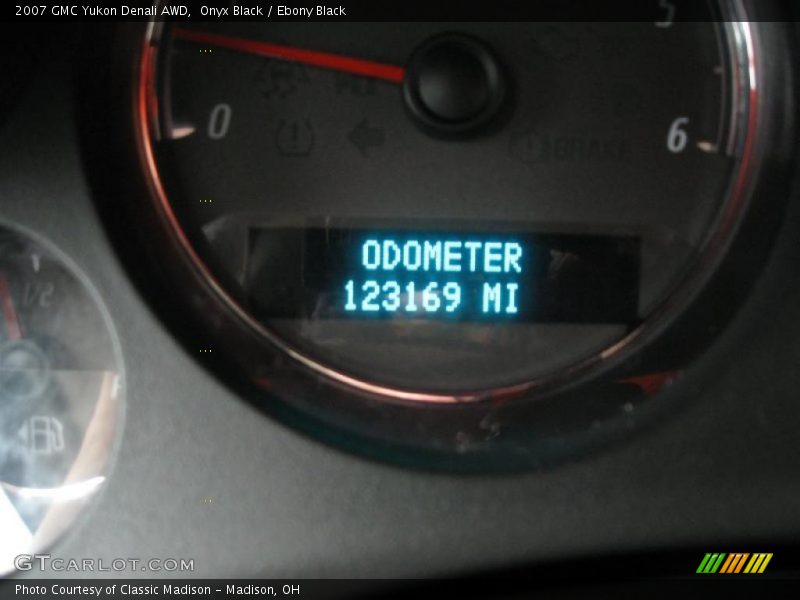 Onyx Black / Ebony Black 2007 GMC Yukon Denali AWD
