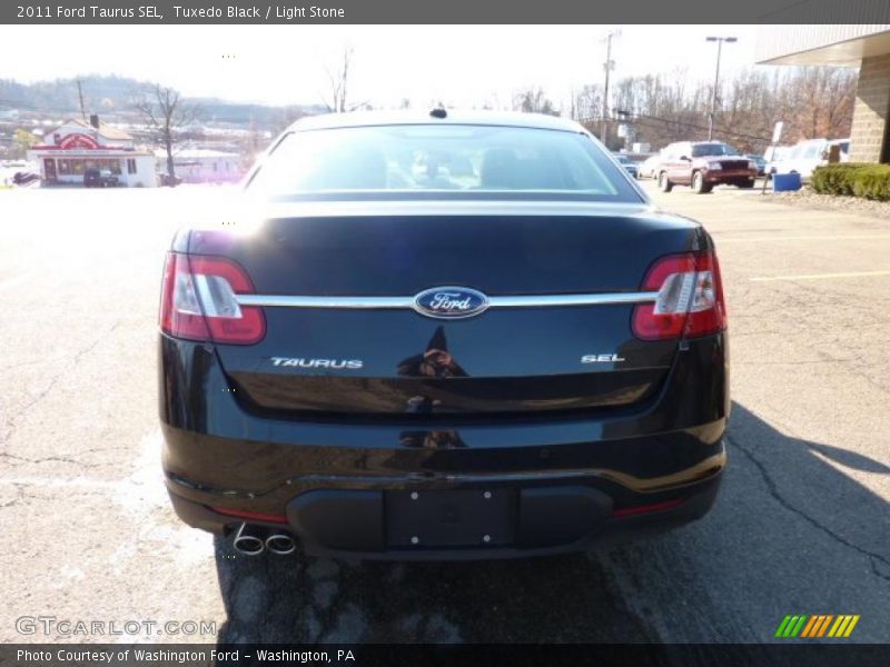 Tuxedo Black / Light Stone 2011 Ford Taurus SEL