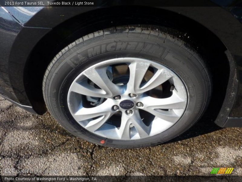 Tuxedo Black / Light Stone 2011 Ford Taurus SEL