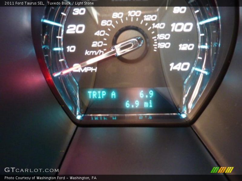 Tuxedo Black / Light Stone 2011 Ford Taurus SEL