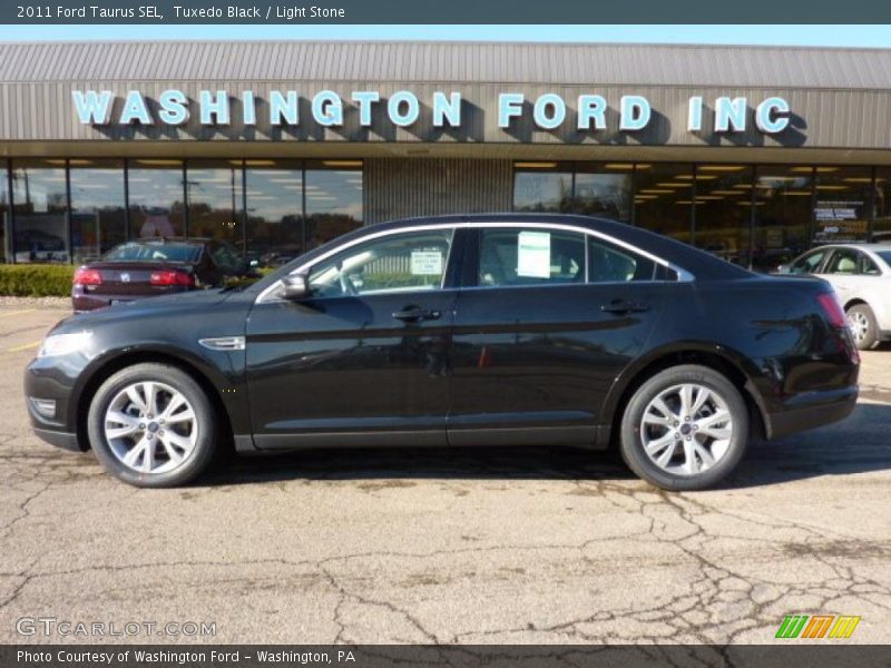 Tuxedo Black / Light Stone 2011 Ford Taurus SEL