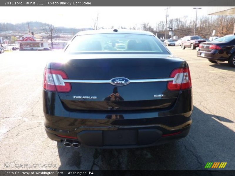 Tuxedo Black / Light Stone 2011 Ford Taurus SEL