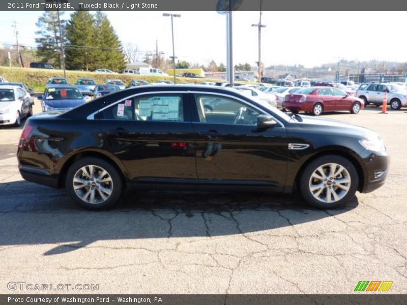 Tuxedo Black / Light Stone 2011 Ford Taurus SEL