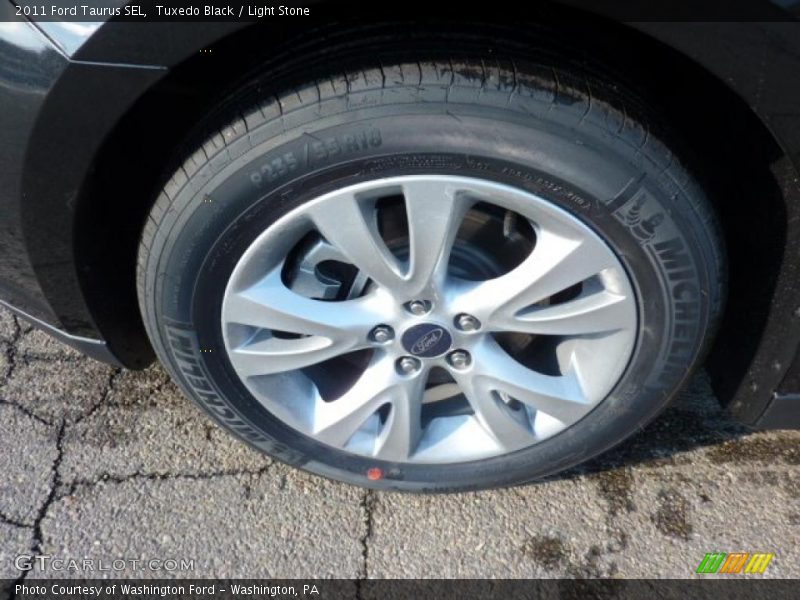 Tuxedo Black / Light Stone 2011 Ford Taurus SEL