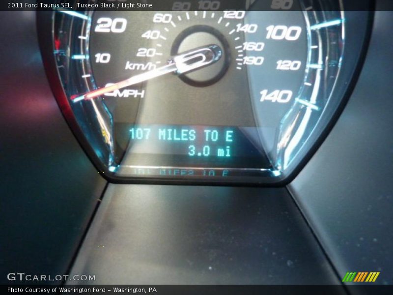 Tuxedo Black / Light Stone 2011 Ford Taurus SEL