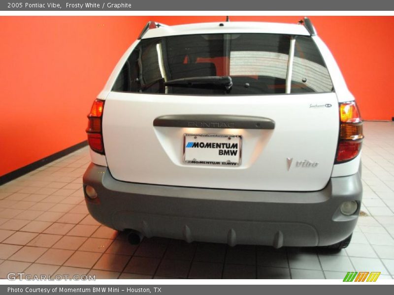 Frosty White / Graphite 2005 Pontiac Vibe