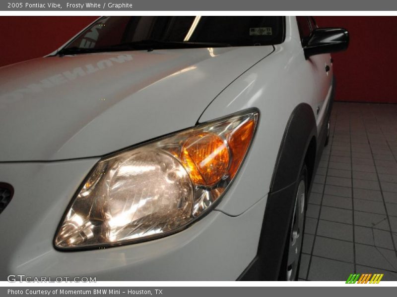 Frosty White / Graphite 2005 Pontiac Vibe