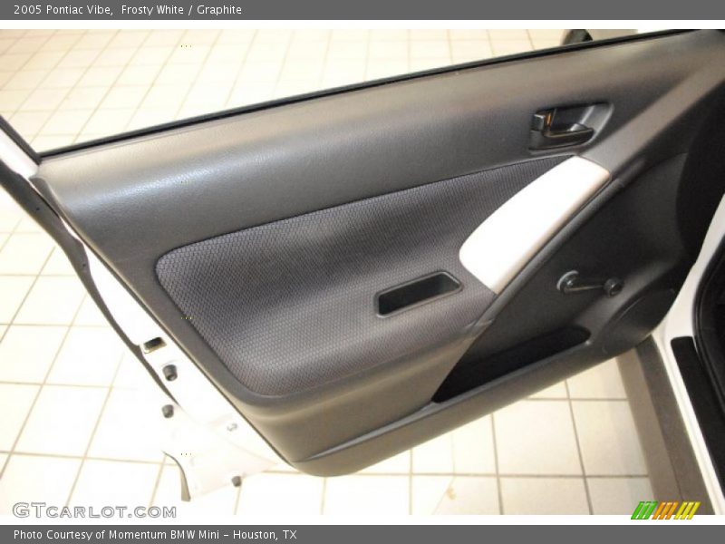 Frosty White / Graphite 2005 Pontiac Vibe