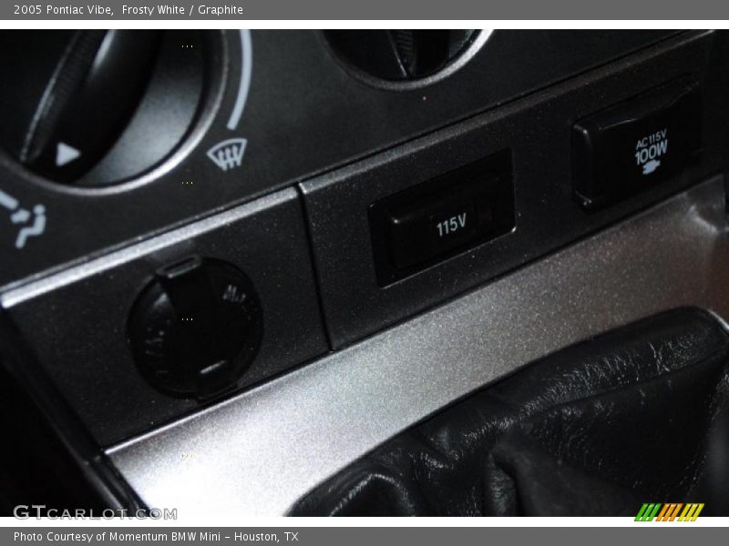 Frosty White / Graphite 2005 Pontiac Vibe