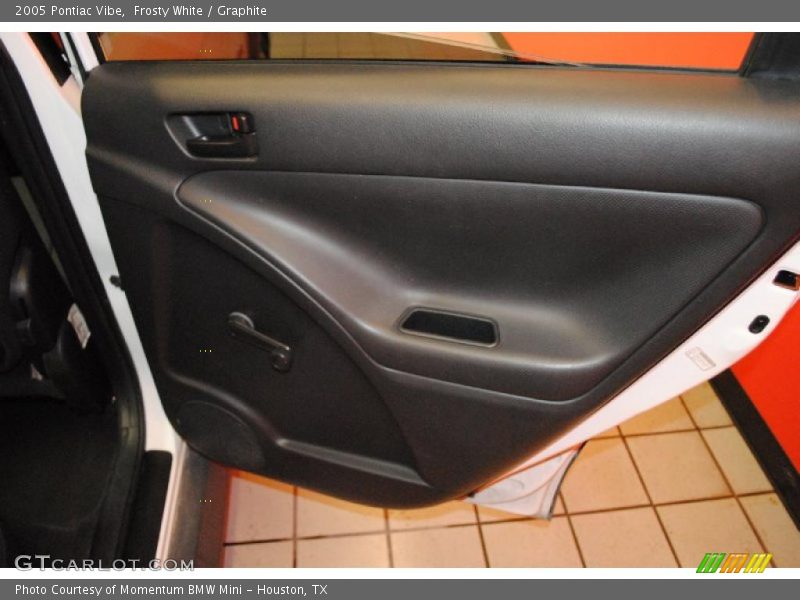 Frosty White / Graphite 2005 Pontiac Vibe