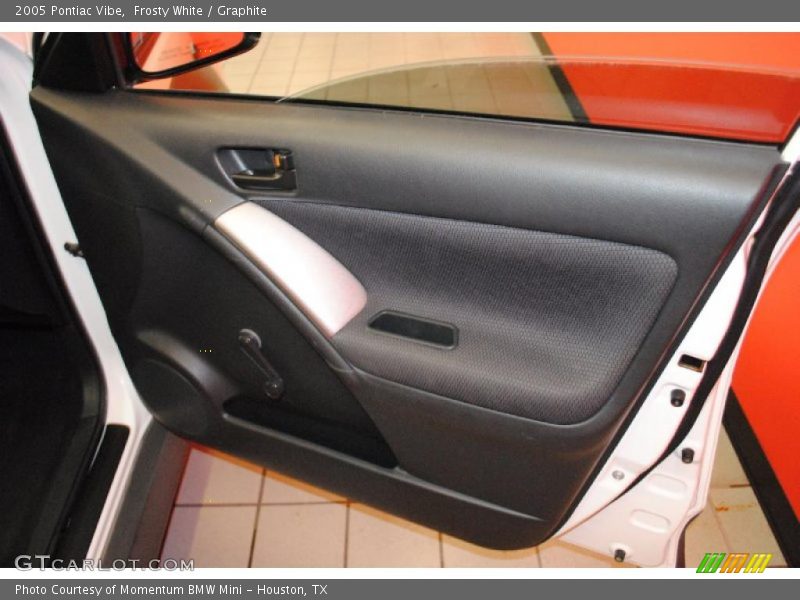 Frosty White / Graphite 2005 Pontiac Vibe