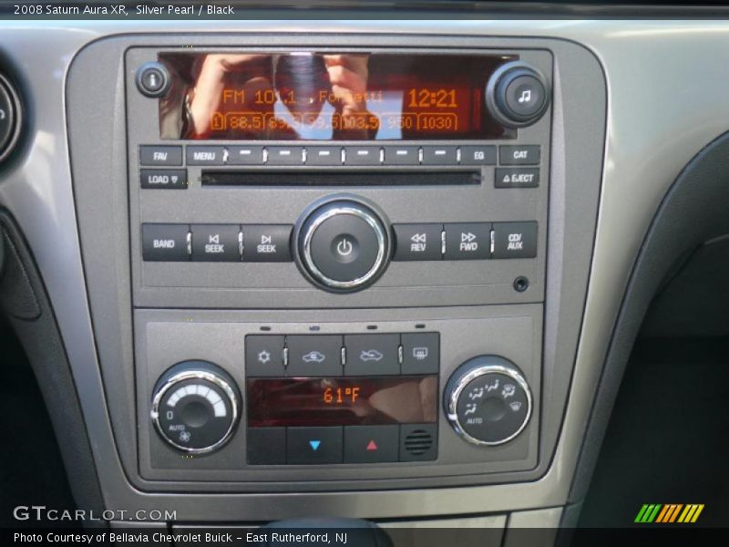 Silver Pearl / Black 2008 Saturn Aura XR