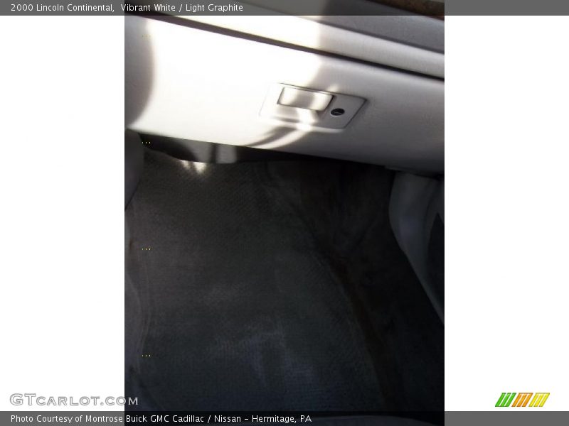 Vibrant White / Light Graphite 2000 Lincoln Continental