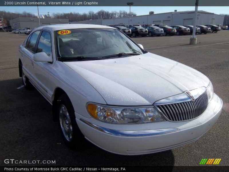 Vibrant White / Light Graphite 2000 Lincoln Continental