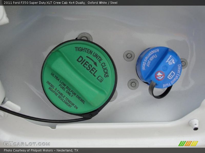 Controls of 2011 F350 Super Duty XLT Crew Cab 4x4 Dually