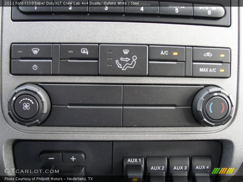 Controls of 2011 F350 Super Duty XLT Crew Cab 4x4 Dually