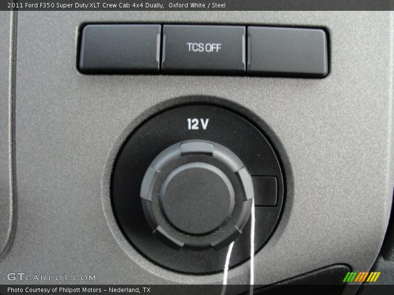Controls of 2011 F350 Super Duty XLT Crew Cab 4x4 Dually