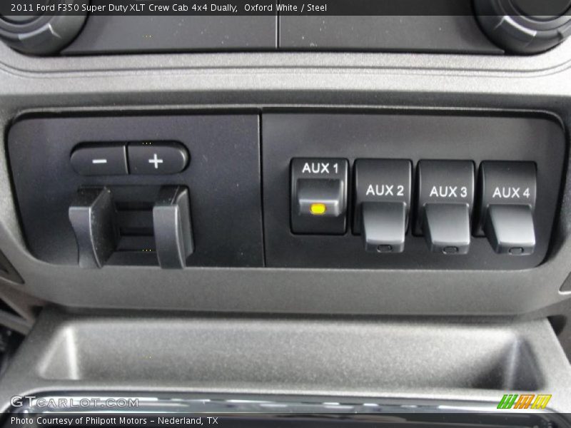 Controls of 2011 F350 Super Duty XLT Crew Cab 4x4 Dually