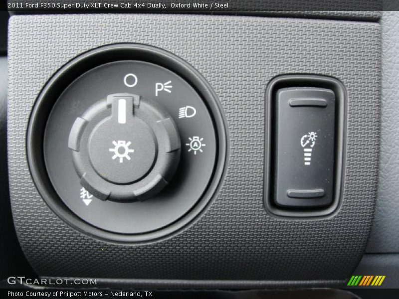 Controls of 2011 F350 Super Duty XLT Crew Cab 4x4 Dually