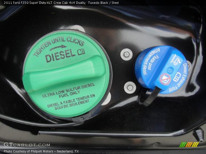 Controls of 2011 F350 Super Duty XLT Crew Cab 4x4 Dually