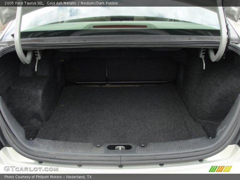 2005 Taurus SEL Trunk