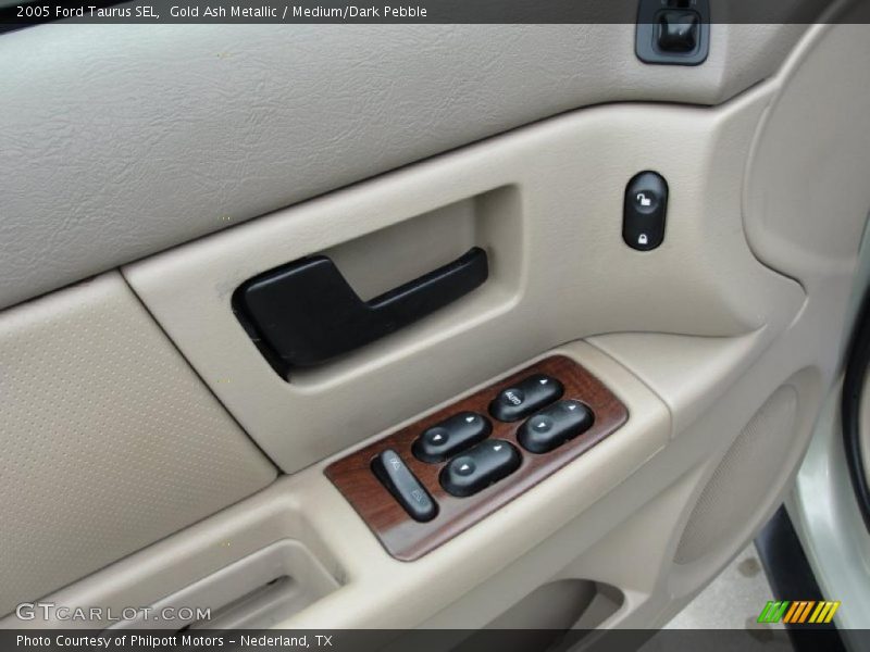 Controls of 2005 Taurus SEL
