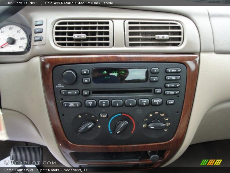 Controls of 2005 Taurus SEL