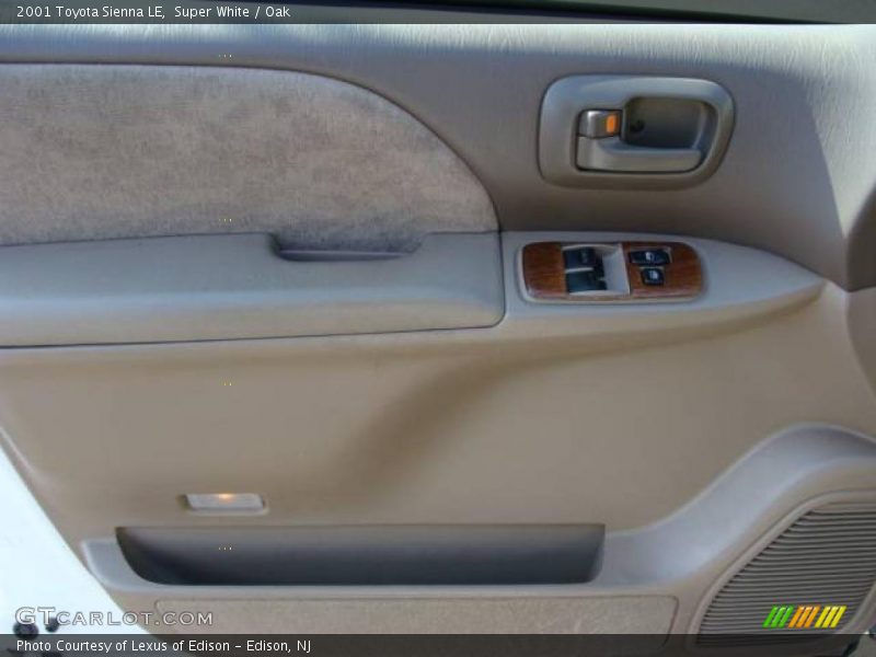 Super White / Oak 2001 Toyota Sienna LE