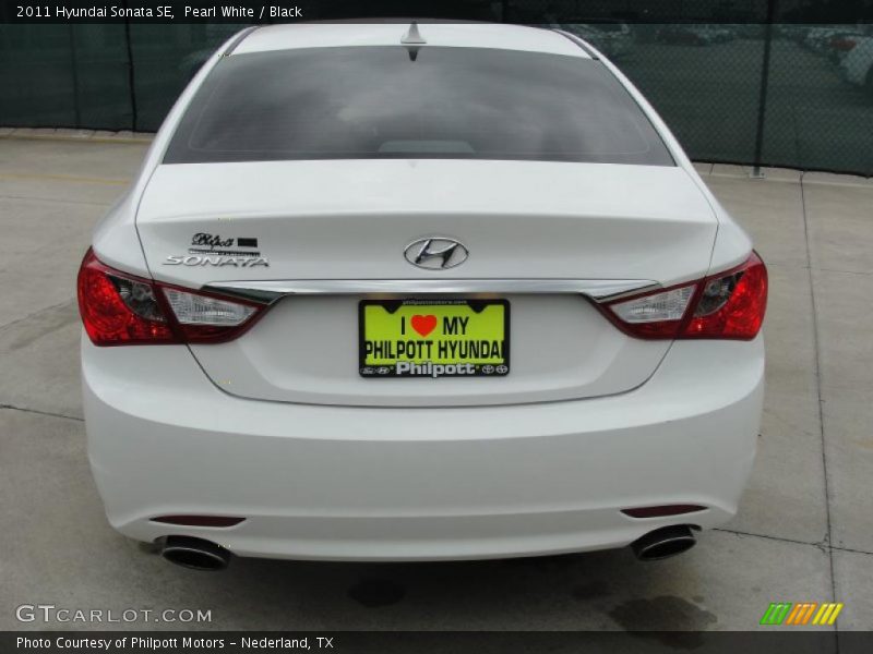 Pearl White / Black 2011 Hyundai Sonata SE